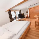 Gasthuis Alpenpension Maderer