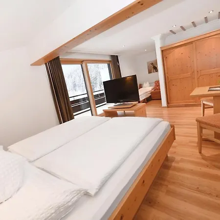 بيت ضيافة Alpenpension Maderer